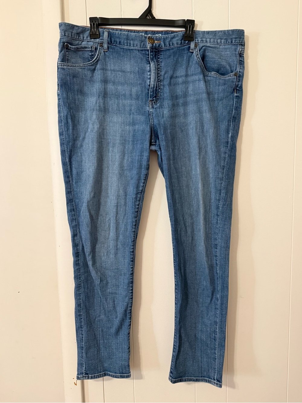 Eddie Bauer Women's Boyfriend Slim Jeans in Light Blue Wash